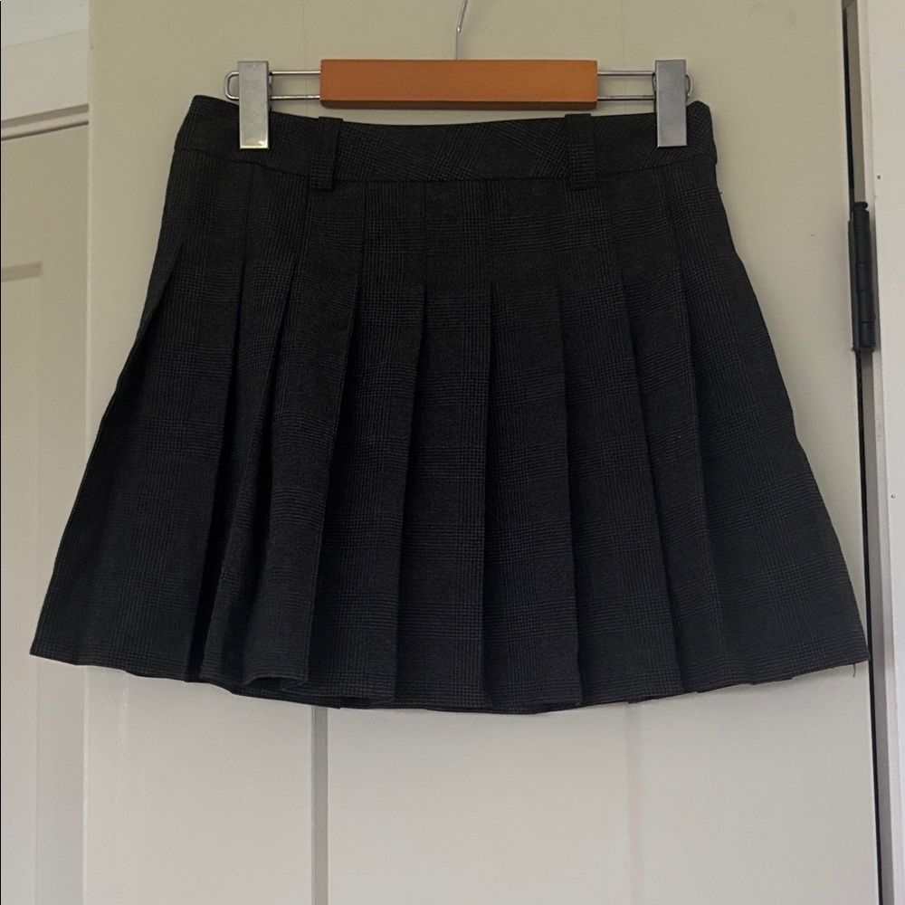 H&M Black Mini Pleated Skirt